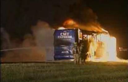 Autobus se zapalio nakon što je eksplodirala guma