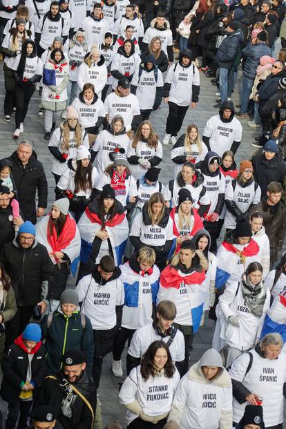 Kolonu sjećanja u Vukovaru predvodi 2566 mladih. Nose bijele majice s imenima žrtava