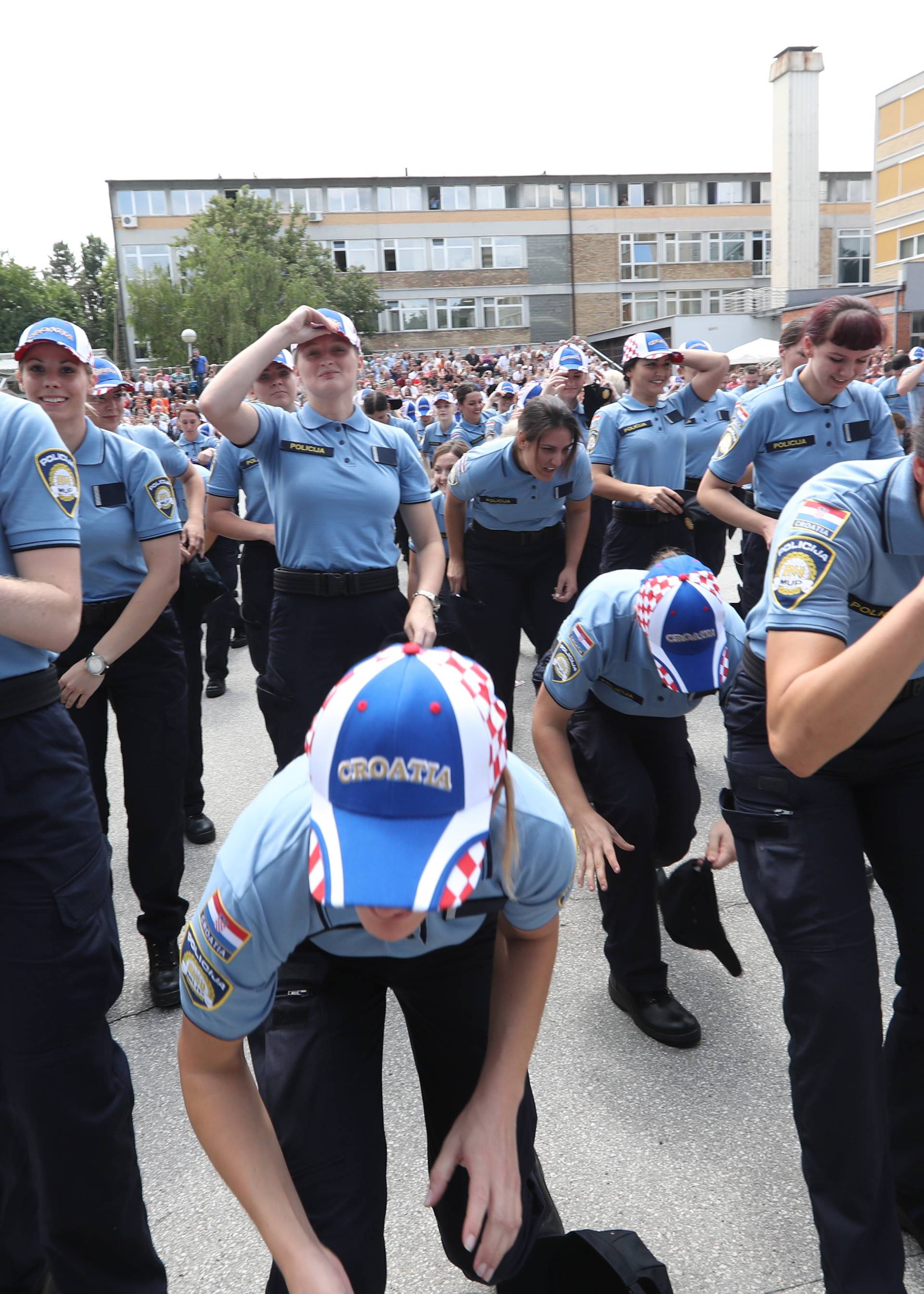 'Tko ima ulaznicu sigurno neće zbog putovnice ostati  u RH...'