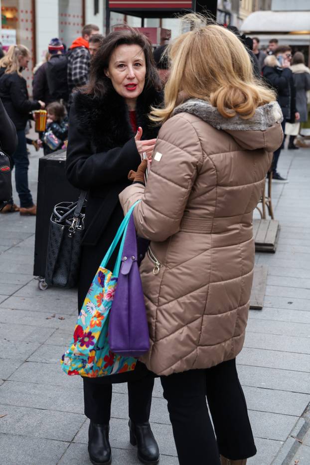 Zagreb: Dobro raspoloženoj Daliji Orešković nije smetala gužva u gradu 