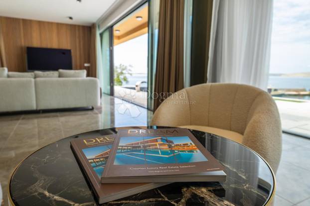 FOTO Pogledajte James Bond vilu u Ražancu! Prodaje se, a oglas je teško prepričati...