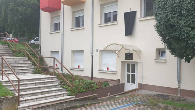 Žena vikala na radnike centra za socijalnu skrb u Đakovu, morala intervenirati i policija