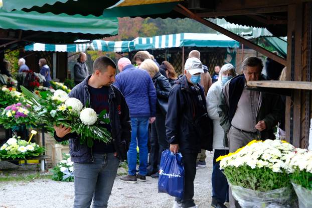Zagreb: Pripreme za blagdan Svih svetih na gradskom groblju Mirogoj