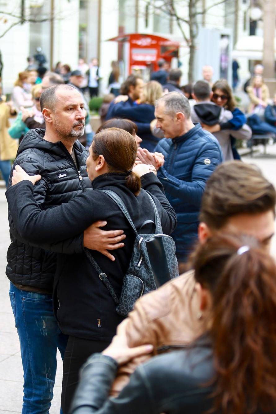 Zagreb: Tango flash mob iznenadio graÄane na Cvjetnom trgu