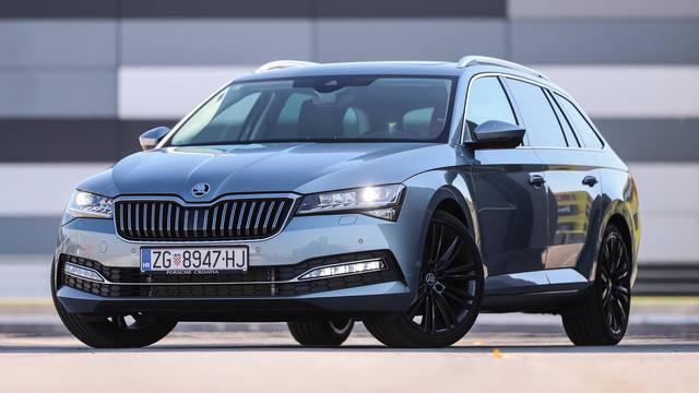 Škoda Superb je prostran i udoban automobil bez mane