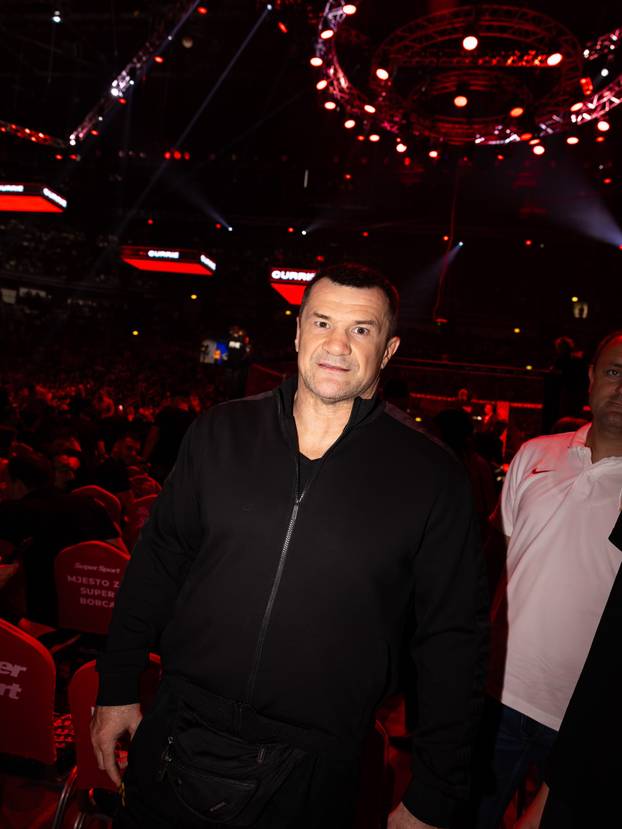 FOTO FNC spektakl u Areni privukao brojne zvijezde: Stigli Mandžukić, legendarni Cro Cop