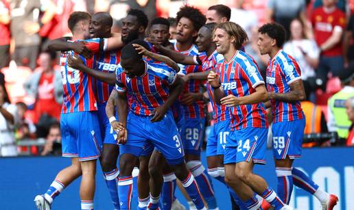 Borna Sosa promašio penal za pobjedu, ali slavi prvi trofej na Otoku! Palace srušio Liverpool