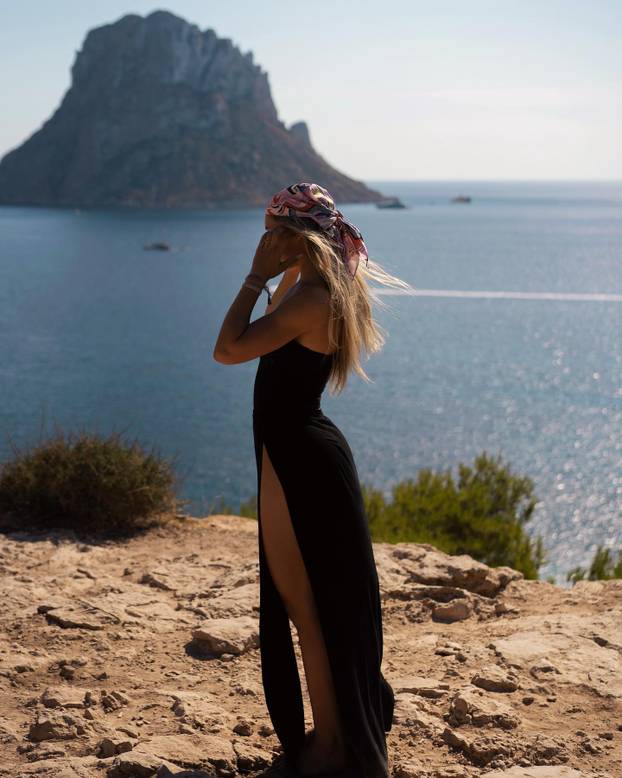 FOTO Jutta je čudo! Evo kako izgleda kad iz kombinezona uskoči u bikini. I tada dominira