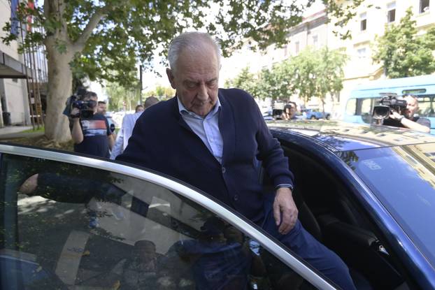 Zagreb: Ivo Sanader nakon izlaska iz zatvora prijavio se u I. Policijsku postaju