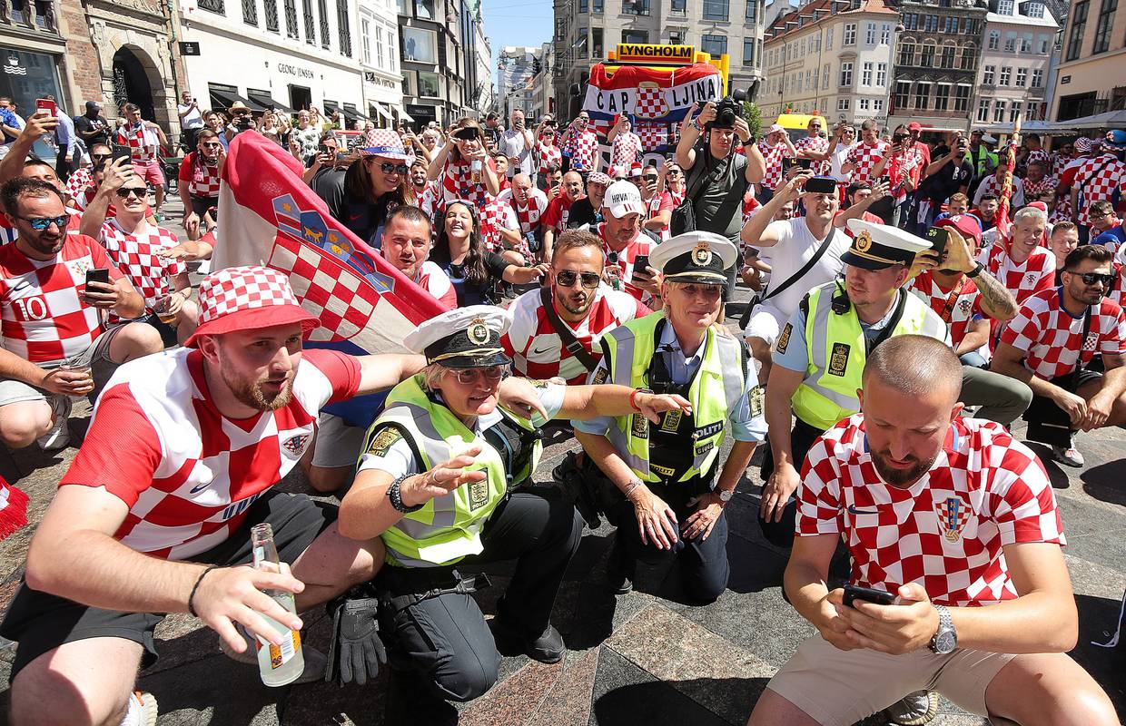 Ludnica u Kopenhagenu: Danski policajci navijaju s Hrvatima!