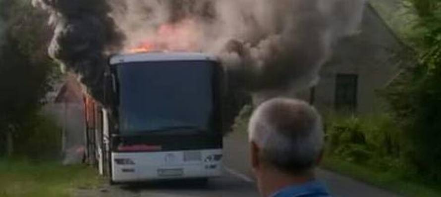 Autobus 'progutala' buktinja: Prevozio je vojnike u Petrinju