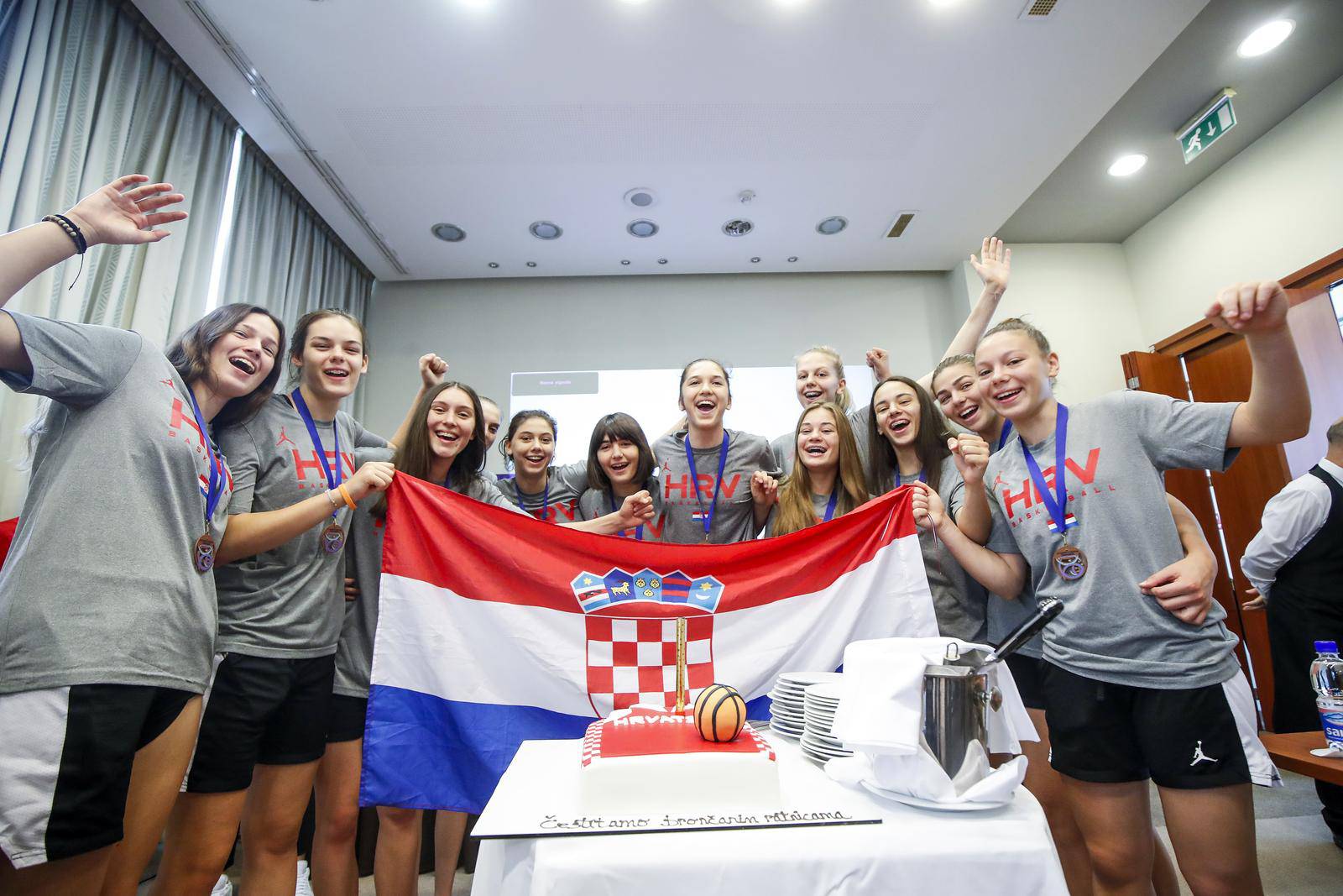 Zagreb: Doček i konferencija za medije brončane U16 ženske košarkaške reprezentacije Hrvatske 