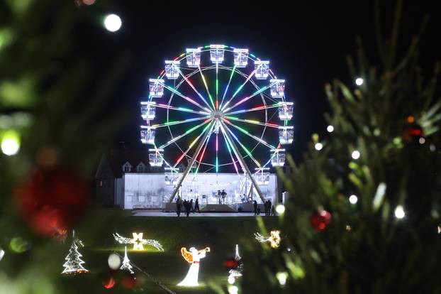 Karlovac: Sve?ano otvoren Advent