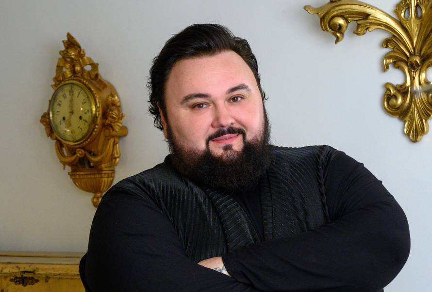 Jacques Houdek snimio spot za novu pjesmu, a osvrnuo se i na kilograme: 'Nisu svi savršeni...'