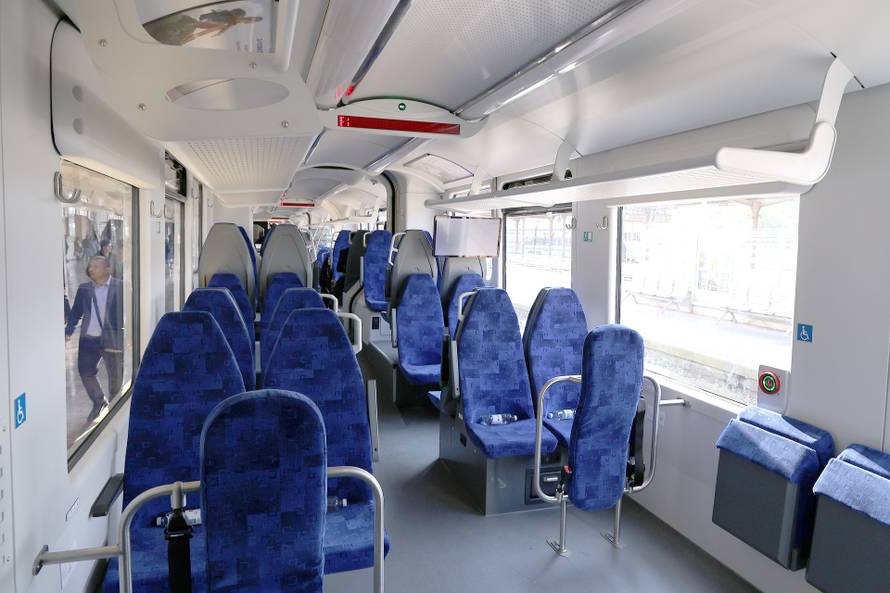 Zagreb:  Prvi elektrobaterijski vlak pušten u promet