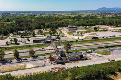 FOTO Ruši se motel Plitvice. Pogledajte snimke iz zraka