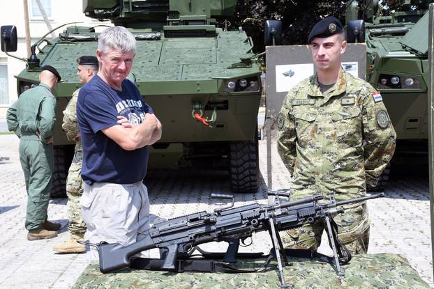 Petrinja: Hrvatska vojska predstavila naoružanje i opremu povodom 30. obljetnice operacije "Oluja"