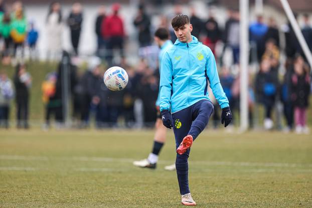 Bjelovar i Dinamo sastali se u osmini finala Hrvatskog nogometnog kupa, zagrijavanje