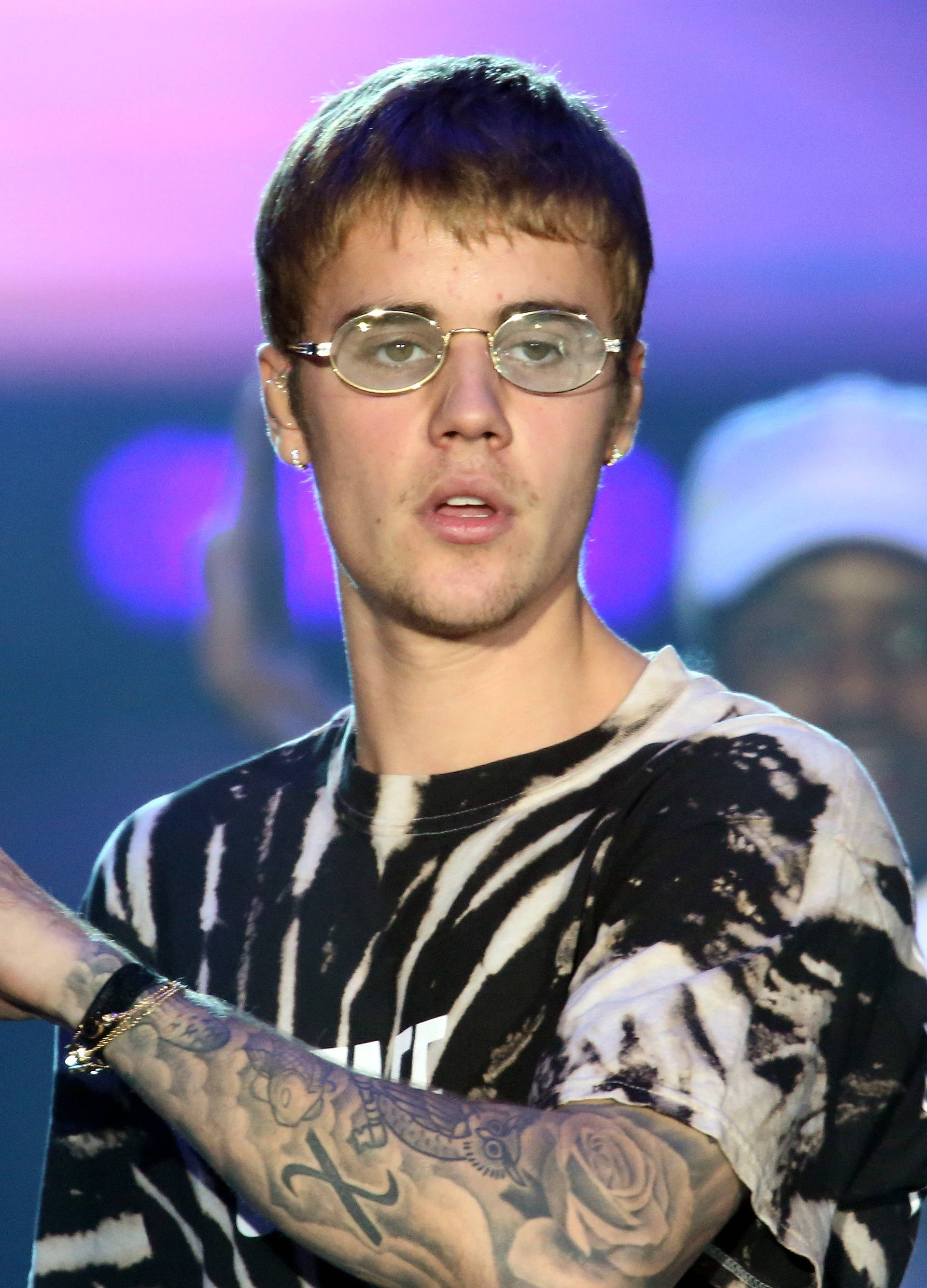 Preklinju Biebera da otkaže koncert zbog straha od napada