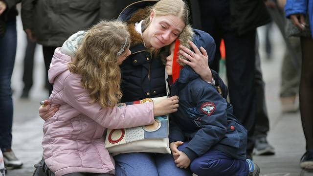 Bruxelles oplakuje žrtve: Na trgu su se okupile stotine ljudi