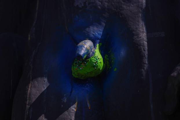 Zagreb: Na Uskrs osvanuli pofarbani testisi Bacača diska 