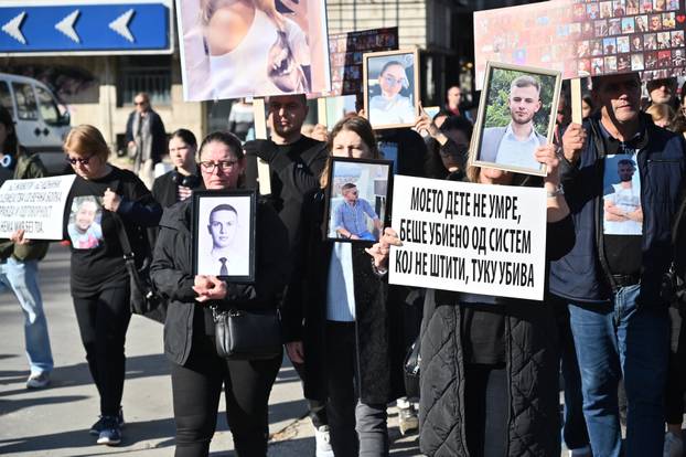 Skoplje. Prije početka suđenja za požar u diskoteci Pulse u Kočanima održan je prosvjed Marš anđela