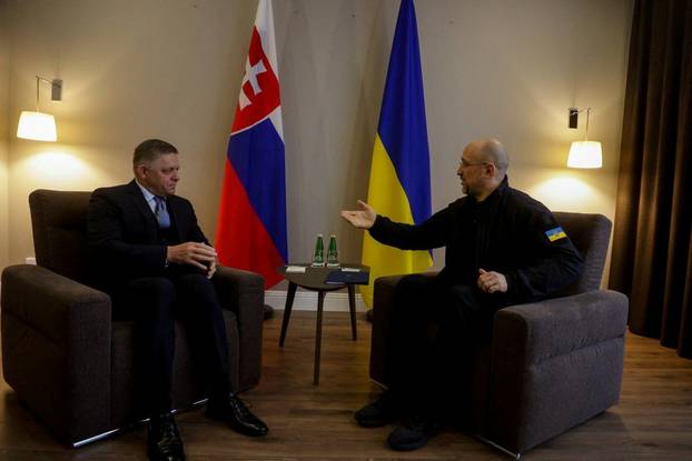 Ukrainian Prime Minister Shmyhal and Slovak Prime Minister Fico meet in Uzhhorod