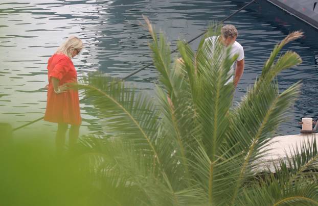 Bivša "Spajsica" Geri Halliwell sa suprugom Christianom i djecom uživa u ljetovanju na Jadranu