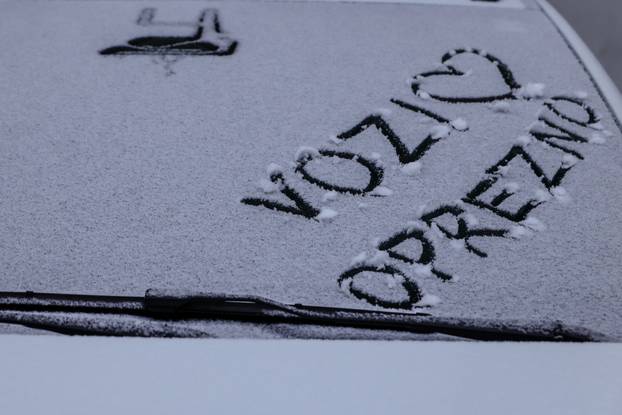 Snijeg je počeo padati i u Zagrebu