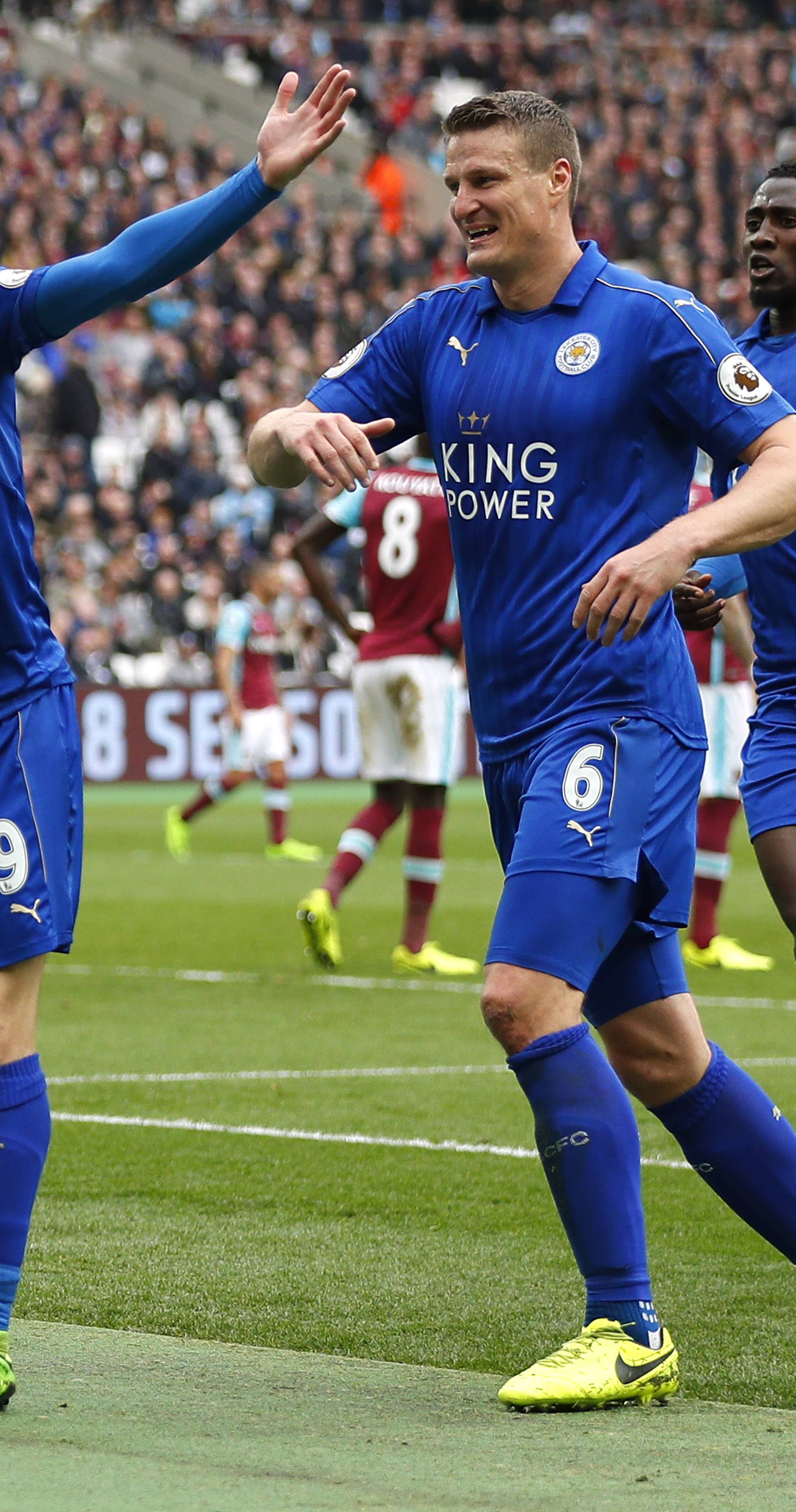 Leicester City's Jamie Vardy celebrates scoring their third goal with Robert Huth and Wilfred Ndidi