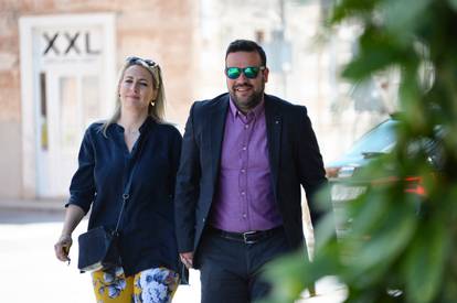 Pula: Filip Zoričić u društvu supruge izašao na biralište