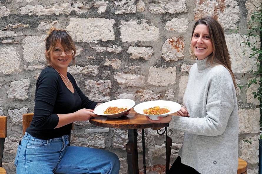 Šibenik: Skočite do Krapnja po spužve i koralje i saznajte tko su žene koje su oblikovale grad