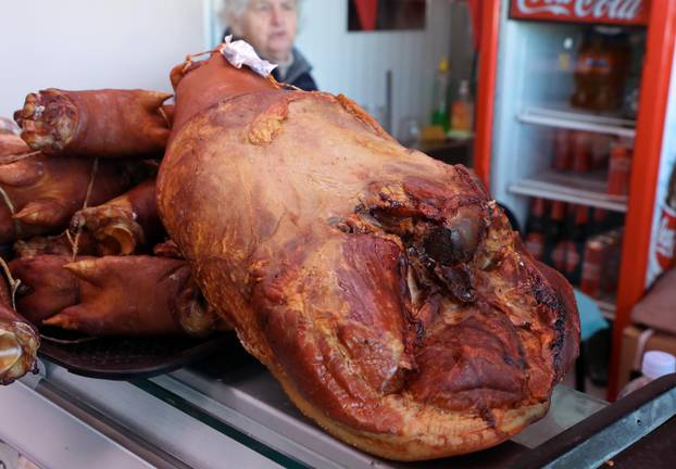 Šibenik: Ponuda na šibenskoj tržnici, uo?i najve?eg krš?anskog blagdana Uskrsa