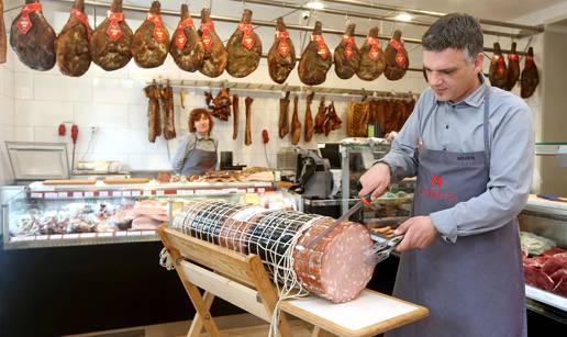 Šibenik: Salama duža od metra i teška 63 kg košta 4914 kuna