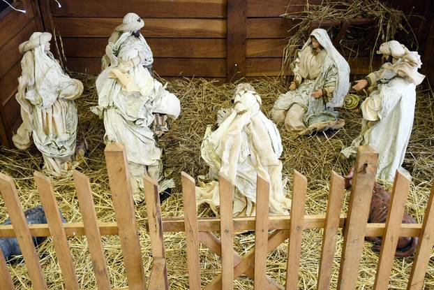 Sisak: Na ulasku na tržnicu postavljene su jaslice