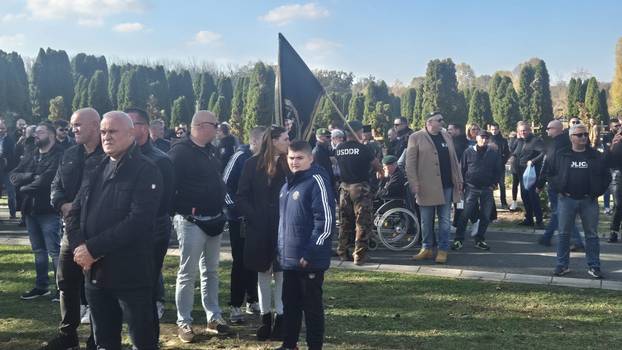 FOTO Posljednji ispraćaj heroja Vukovara Nicoliera:  Ljudi stižu iz cijele Hrvatske. Grad je pun...