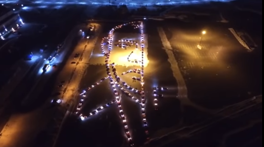 Počast 'caru' iz Sibira: Od 300 auta napravili Putinov portret
