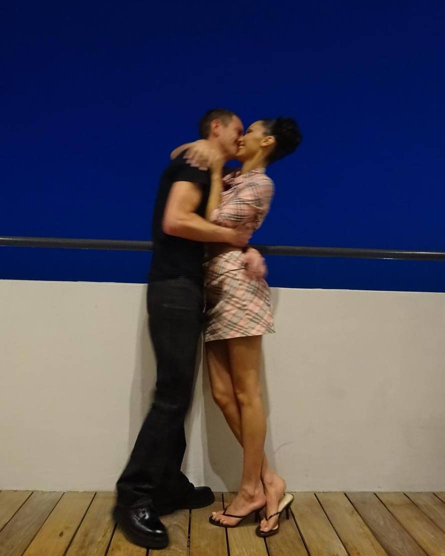 Bella Hadid priznala: 'Stalno sam se vraćala muškarcima i ženama koji su me zlostavljali'