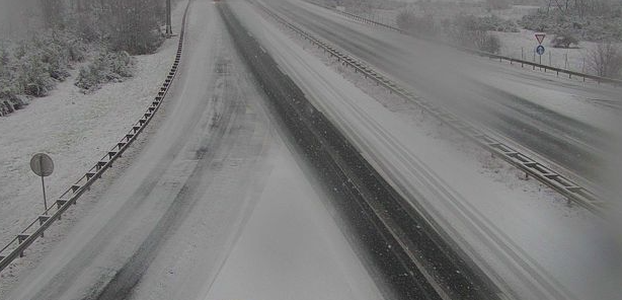 FOTO Pada na Sljemenu, ima ga i na cestama: Pogledajte kako se Hrvatska bijeli na Badnjak!