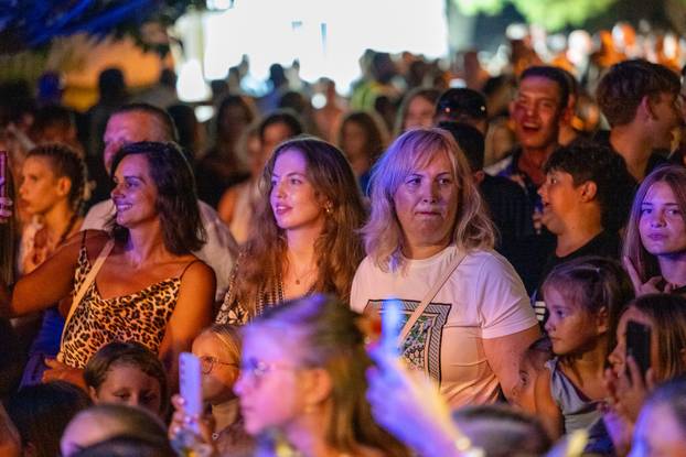 Zaton: Zatonsko ljeto,  koncert Maje  Suput