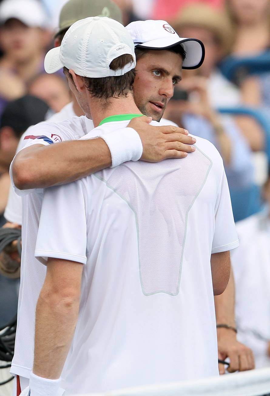 Ozljeda ramena: Novak gubio pa je predao Murrayu finale