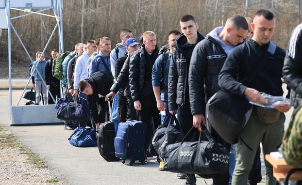 Ministar Anušić i general Kundid na prvom danu TVO-a na Slunju