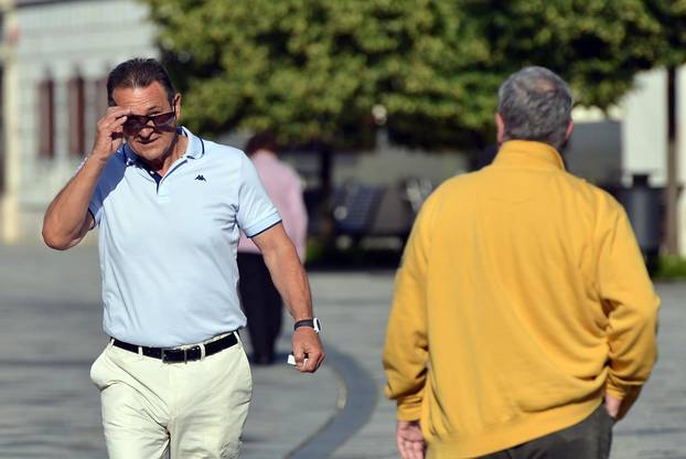 Varaždin: Vidno mršaviji Radimir ?a?i? prošetao centrom grada