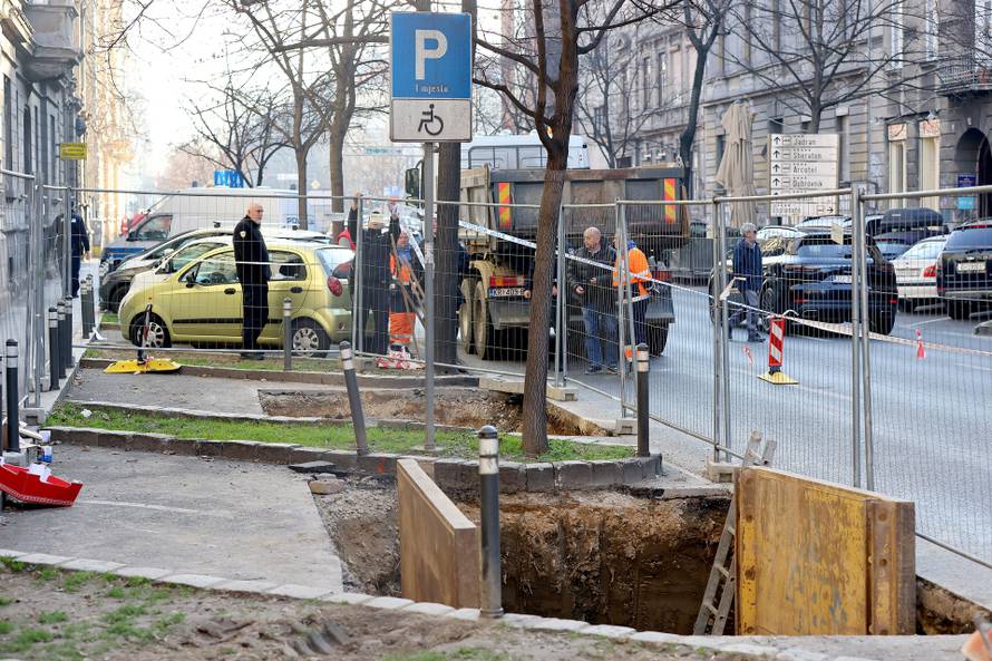 Zagreb: Pod jakim policijskim osiguranjem nastavljena izgradnja podzemnih spremnika u Žerjavićeva