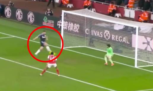 VIDEO Nemogu&cacute;a obrana za kraj 2025. Potez godine u Engleskoj?