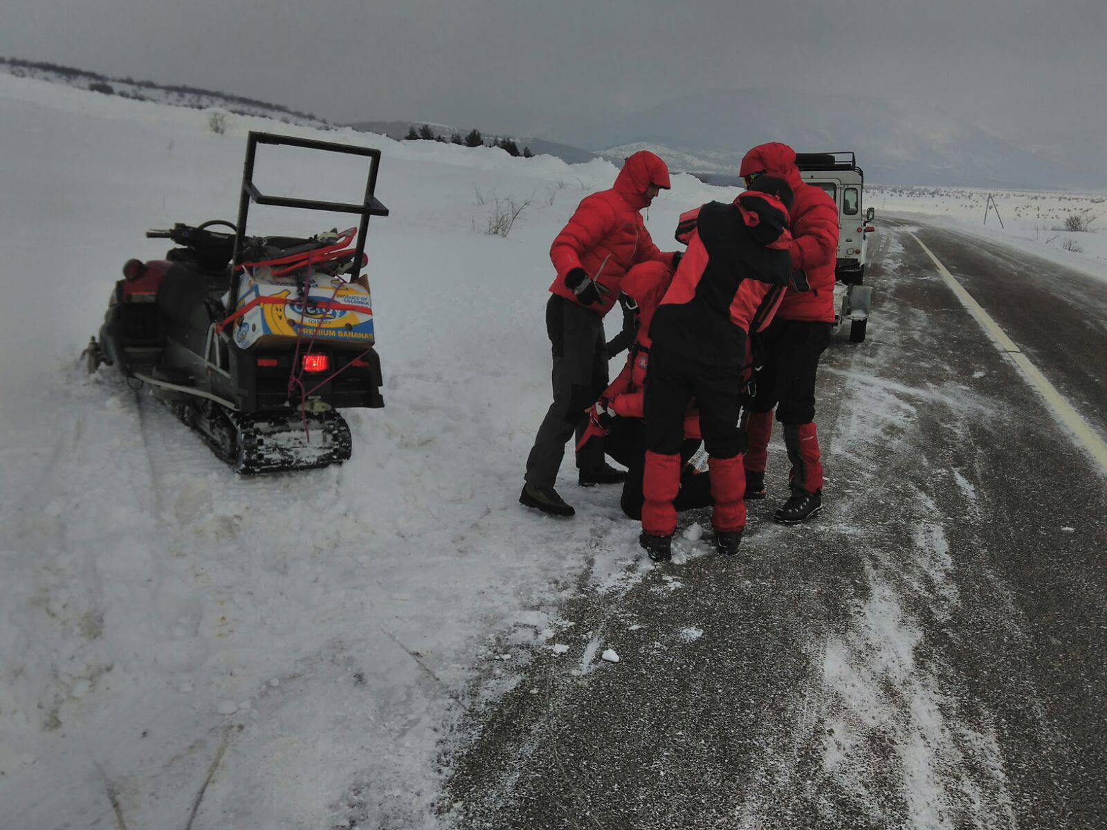 Starica kod Udbine ostala bez hrane, HGSS se probija do nje