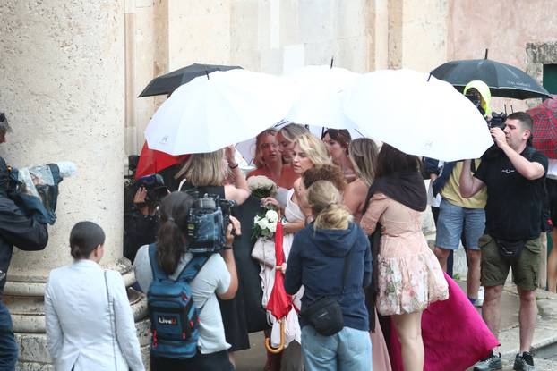 ARHIVA - 2024. Dubrovnik: Vjenčanje Nicole Artukovich i Liama Stewarta u crkvi sv.Ignacija