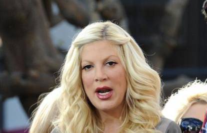 Tori Spelling na seansi: Javio mi se duh pokojne F. Fawcett