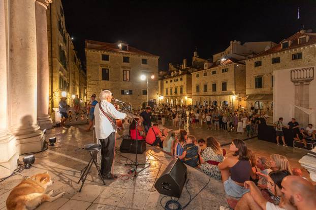 Dubrovnik: Ibrica Jusić na skalinima svetog Vlaha