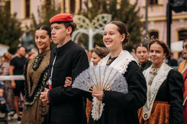 Dječje vinkovačke jeseni: Spoj folklora i slavonskih pjesama